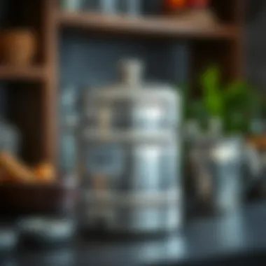 Versatile metal container suitable for various cuisines